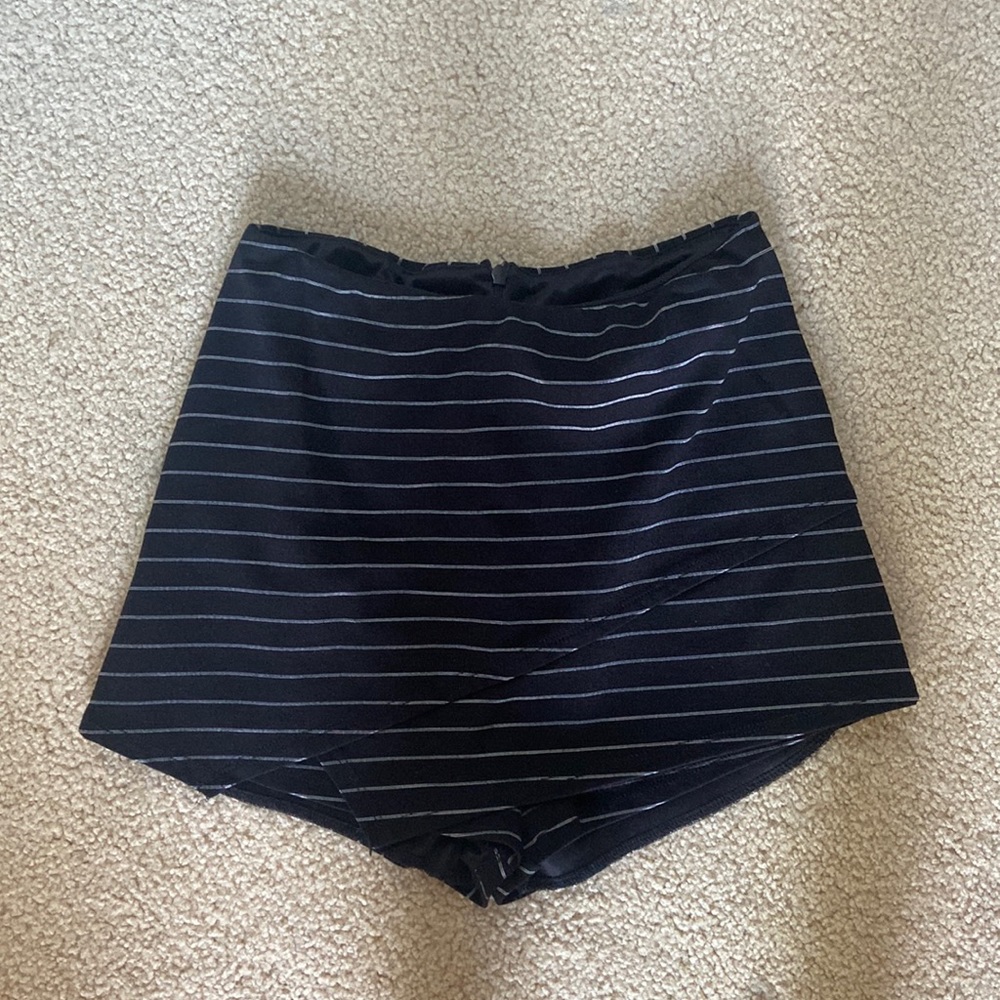 Lulus black and white skort